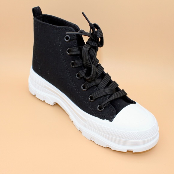 Black sneakers - Picture 2 of 4